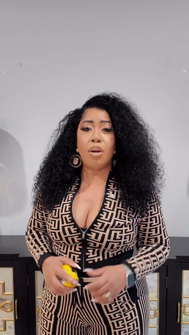 Your artwork is probably hung too high.
The sweet spot?
6–8 inches above your console.
It should feel connected to the furniture, not floating above it.
This one small shift can completely change how polished a room feels.
If you want the full breakdown of how I measure, space, and scale wall art properly, I walk through it in my latest YouTube video.
Save this for your next install 🥰