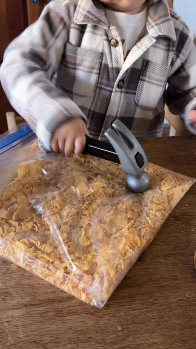 You NEED to make these for the weekend Treat! I’ve been using the same recipe for years and years and now I make them for my toddler to enjoy too!! But TBH my husband and I crush a pan of these so fast 😅 They’re addicting
Recipe:
•2 Cups Crushed Organic Cornflakes
•1 Cup All natural Salted Peanut butter
•1/2 cup maple Syrup
•Your favorite chocolate melted down
Follow Directions in video! Let me know if you have any questions in the comments! 🥰 and Share with someone who needs to make these!