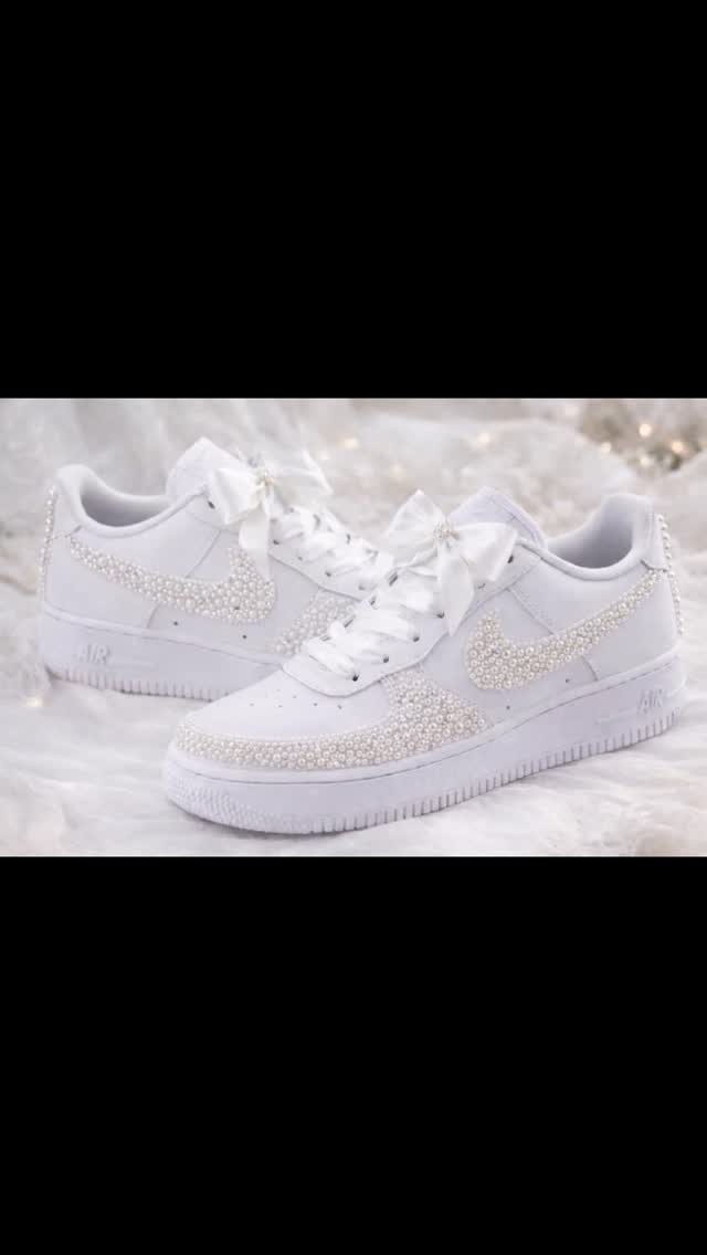 For the bride who doesn’t do ordinary.
Hand-placed pearls. Satin bows. Timeless luxury. 🤍