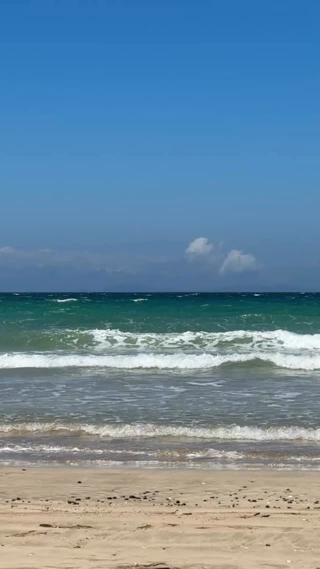 😥 In our busy lives, we can all benefit from a regular pause, to take a deep breath, to reset our nervous system - especially when we feel stressed or anxious.
☺️ Take a moment to do it now.
📤 Then share this with someone who needs it!
🔖 Or save it for yourself as a reminder!
#selfcare #breathe #relax