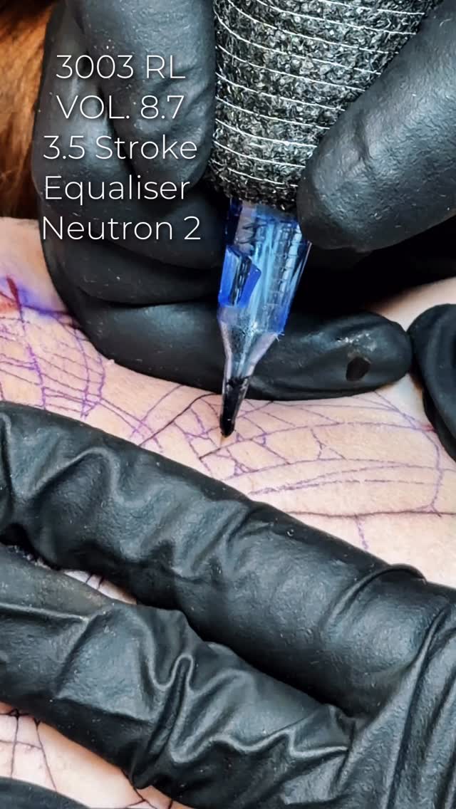Close ups of @boratattoo ‘s work 🔍
Done with 3003 RL VOL. 8.7
3.5 Stroke
Equaliser Neutron 2 Wireless Tattoo Machine
Booking via:
www.crybabyffm.com/contact
