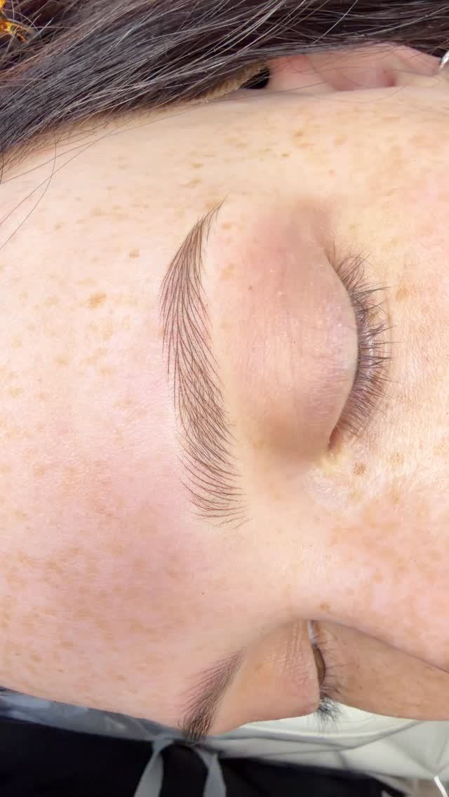 💁♀️#Blushhairstrokebrows on perfect skin ❤️❤️❤️
#eyebrowtattoo #microblading #wellington #semipermanentmakeupartist