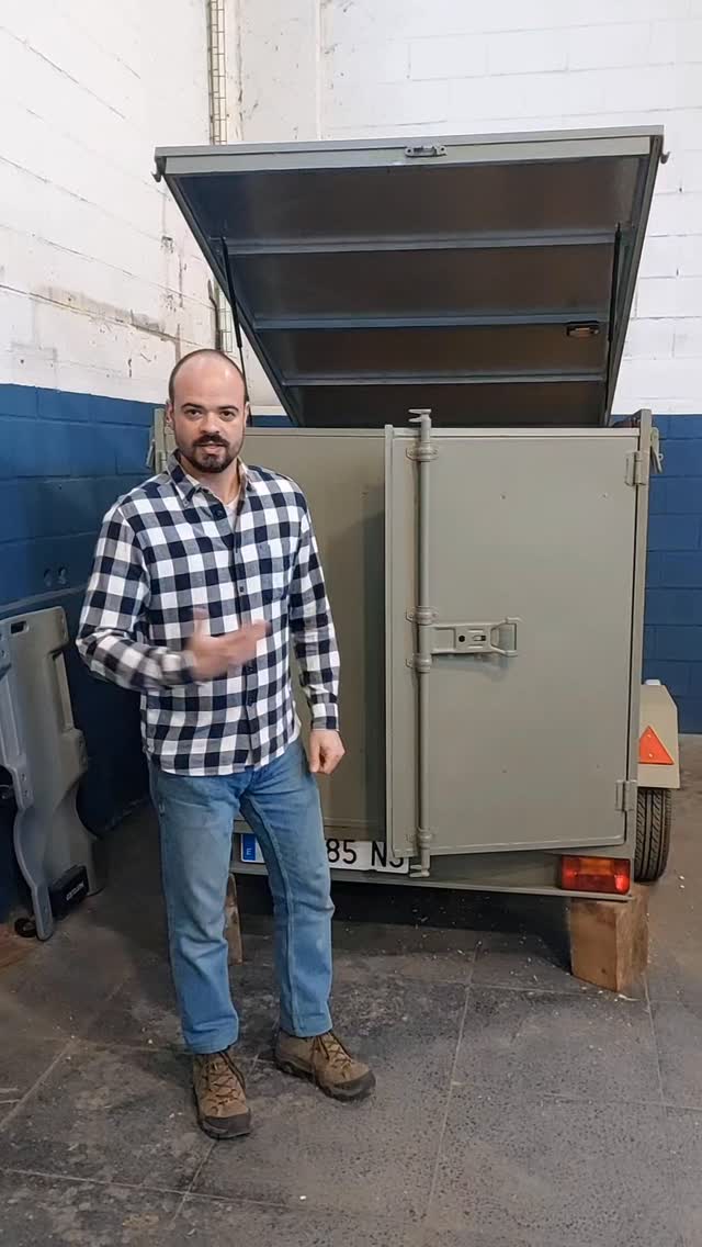 Ya tenemos el remolque funcional para ir al curso de nieve.
.
Faltara aislar el techo y detalles de pintura y algunos extras, pero almenos ya podemos dormir en el.
.
Me encanta como ha quedado y es exactamente lo que necesitaba
.
@andrearodriguezoficial
.
#remolque #remolquecamper