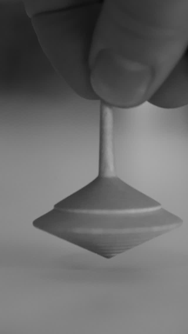 ,,Zeit dreht Kreise‘‘
#woodturner #roundabout #spinningtop