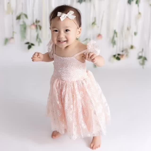 1 year birthday! Smash Cake! #1yearstudiophoto #1yearmilestone #smashcakephoto #babystudioPhotography #firstyearphoto familyStudio 1yearPhotoStudio Sugarbaby SugarbabyStudio SugarbabyPhotography SJPhoto SJPhotocreation SanMateoPhotographer SanMateoMaternityPhotographer SanMateoNewbornPhotographer SanMateoBabyPhotographer