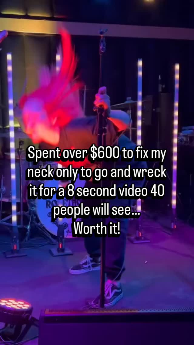 👀Physios LOVE to see me coming 😂 Neck wreck totally worth it at @sodabarsd last weekend || LA you’re NEXT on March 7 @unfriendlystudios