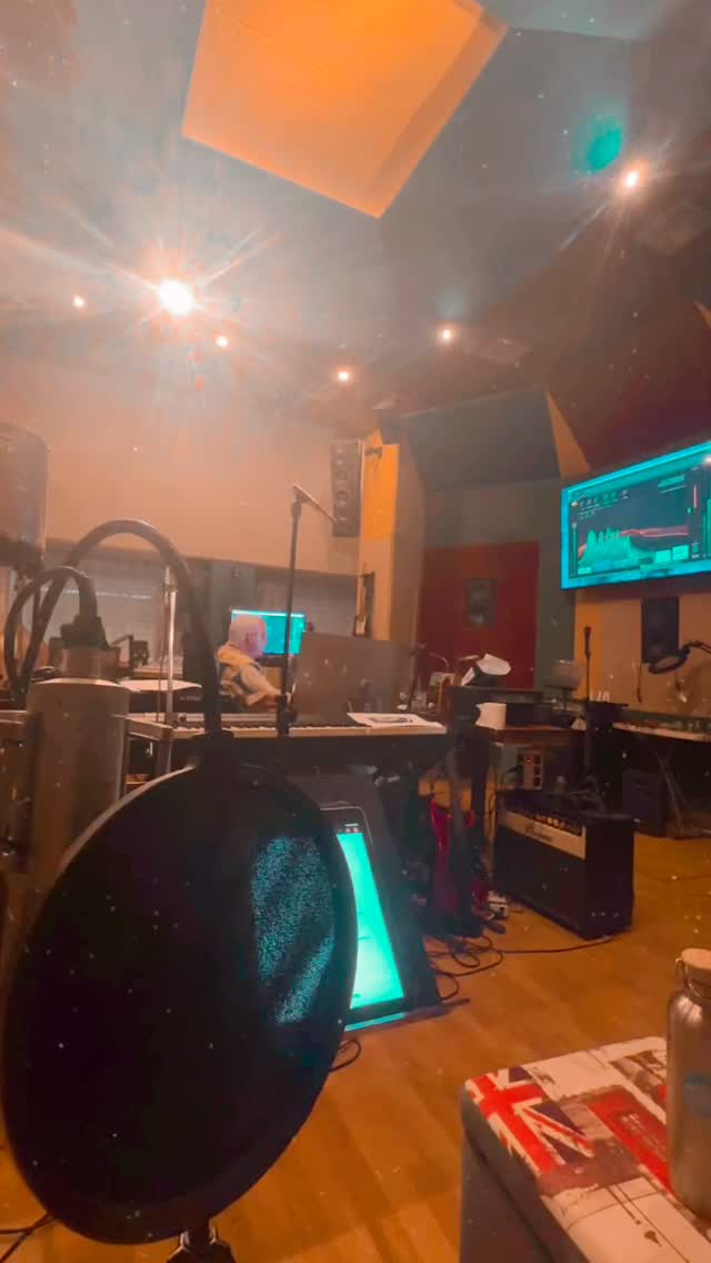 Recording new meditations today.
Closing the day by the sea under the new moon.
#breathwork #meditationpractice #nervoussystemsupport #slowliving #kohsamui