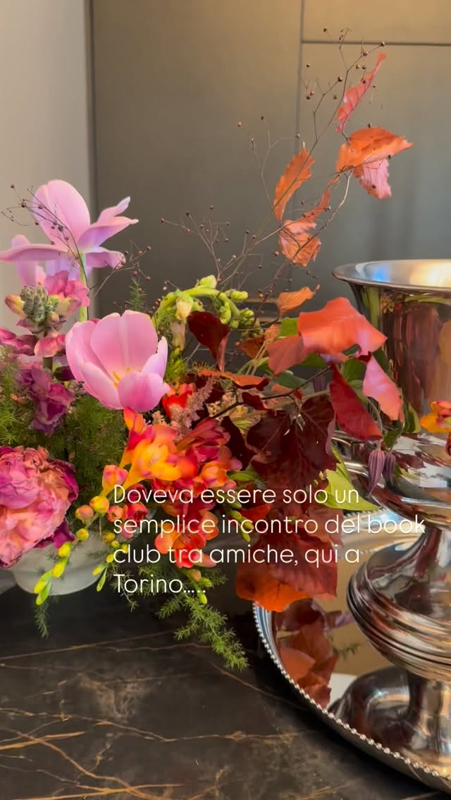 🇮🇹 Doveva essere solo un book club tra amiche, qui a Torino.
Qualche pagina da leggere, un pomeriggio insieme.
Poi sono arrivati i fiori, la tavola curata, il prosecco fresco.
Perché per me ogni incontro è un’occasione da vivere con intenzione🫶🏻
🇺🇸 It was meant to be just a book club with friends, here in Torino.
A few pages to read, an afternoon together.
Then came the flowers, the thoughtfully set table, the chilled prosecco.
Because to me, every gathering is an occasion to be lived with intention🫶🏻