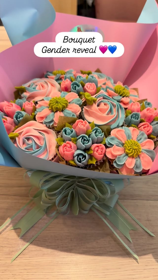 Bouquet de cupcakes gender reveal 💙🩷
#angiescupcakes77 #genderrevealcake #gateaugenderreveal #filleougarçon @lagnycommerces