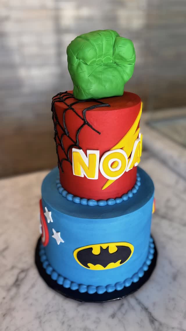 Who is your favorite superhero?
#superhero #superherocake #superheroparty