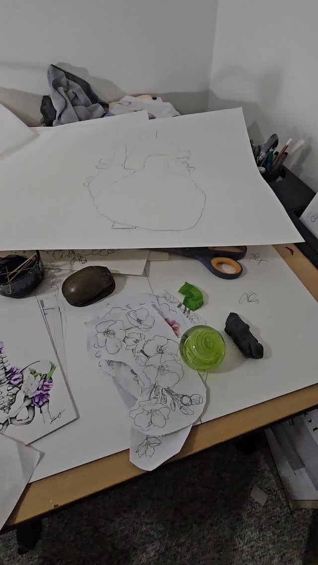 Each new artwork reminds me of how far I've come. I was born to create, and art has been a part of my entire life.
That's not an exaggeration. It just took me years of practice, learning, unlearning, exploring. But most of all trusting my skills, my gut instincts, and new ways to emote what I want through art to you.
Lots going on in the studio, and even if I don't believe in myself everyday, you guys sure do.
#laineswansonart #anatomyartist #femaleartist #brainyart #heartart