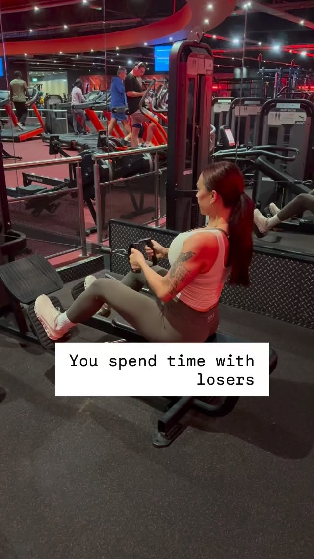 You don’t “accidentally” become average.
You become average when you stay around people who:
• Laugh at your goals
• Call discipline “obsession”
• Think improving is “too much”
• Settle… and expect you to settle too
Energy transfers.
If you spend time with people who complain, quit and make excuses…
Eventually, you will too.
Protect your mindset like you protect your children.
Get away from the no-hopers.
Get away from the negative ones.
Get around people who train hard, think bigger and move differently.
Level up your circle.
Level up your life.
#fyp #onlinecoach #noexuses #motherhoodunfiltered #fitnessjourney