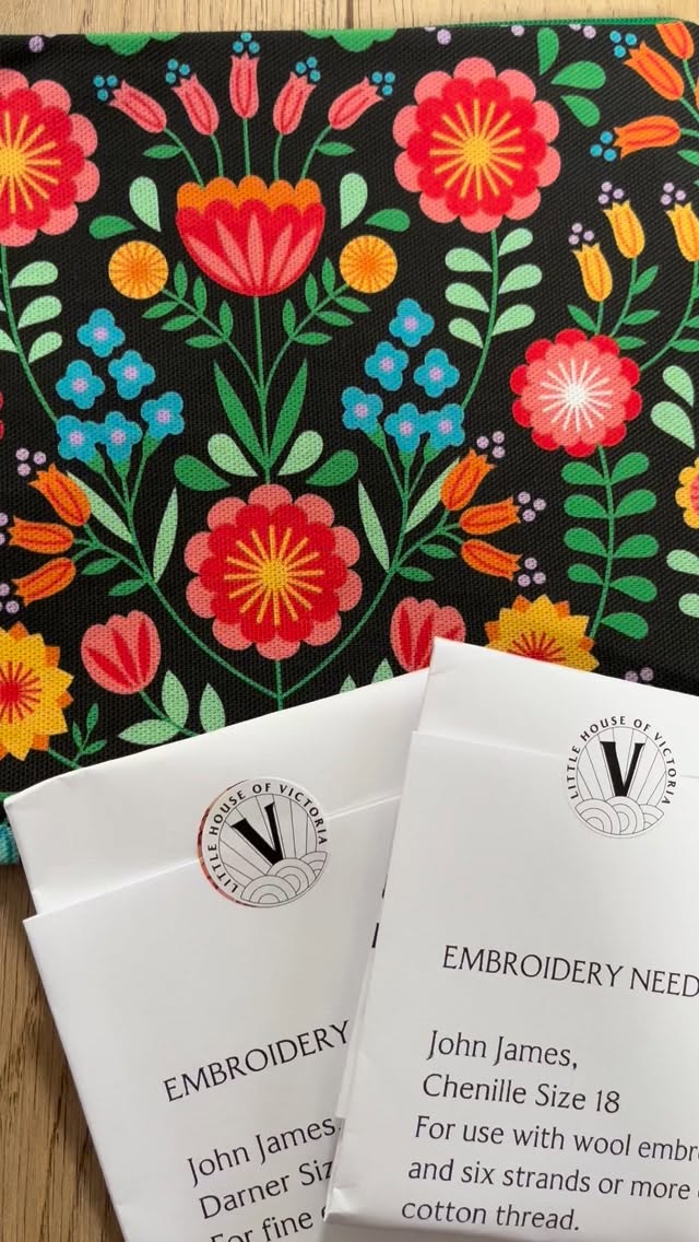 Colour therapy in the form of a mending pouch. These gorgeous pouches by @maggiemagoodesigns will be available in my studio shop on Saturday ❤️
#maggiemagoodesigns #littlehouseofvictoria #mossley