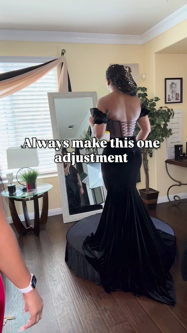 Place your breast exactly where they’re supposed to sit. They shouldn’t be down low, too high, spaced a part, or uneven. Always adjust them.
If you still need a prom gown slide in my DM 🛝
.
.
#promDress #PromSuit