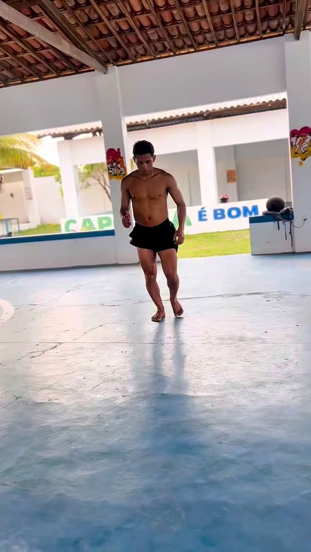 De volta as origens treinando no templo 🙌🏽🙏🏼
#xirucapoeira #xiructmv #ctmv #ctmvseoul