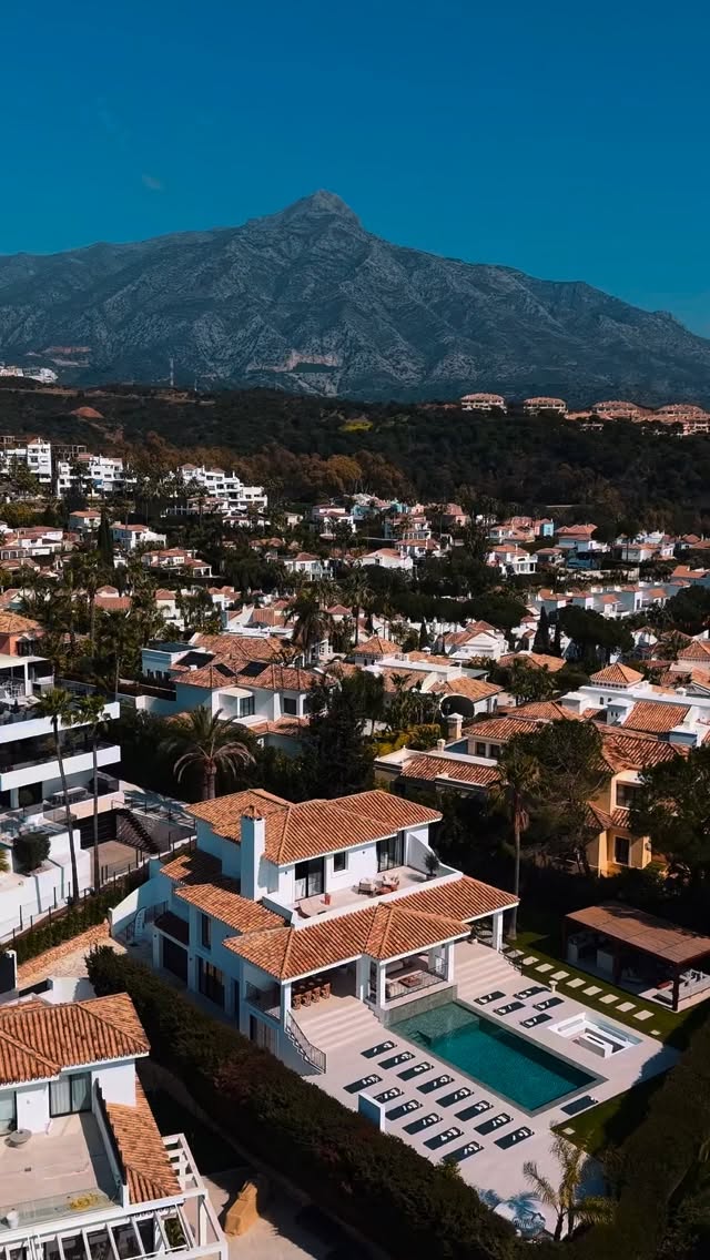 ✨ A beautiful Pilates morning in collaboration with @ameaestate & @icons_marbella
Movement, elegance, and positive energy coming together for a truly special experience. A stunning collaboration brought to life with the amazing Tara, creating a space where wellness meets beauty and connection.
Beautiful can be set up anywhere you want — from private villas to exclusive events. Wherever you imagine it, we can make it happen for you. 🤍
📩 Get in contact & join our next event with us:
#BeautifulPilates #WellnessEvent #PilatesLifestyle #LuxuryWellness #MarbellaEvents Collaboration MindBodySoul EventExperience PrivateEvents WellnessLifestyle