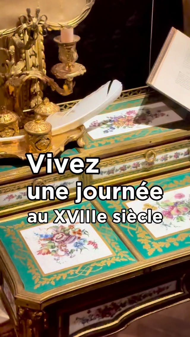 « Une journée au XVIIIe siècle, chronique d’un hôtel particulier », c’est la nouvelle exposition du Musée des Arts décoratifs. Nous voici au siècle des Lumières. Avant d’entrer dans notre hôtel particulier, l’aventure commence dans la rue, bruyante, et animée. Derrière, une cour, un jardin élégant… puis la maison s’ouvre à nous. Prêt à vivre une journée type, du lever au coucher ? Le matin débute dans la chambre, avec le rituel du réveil, la toilette – souvent sans eau courante – et votre habillage, très codifié. Vêtements, perruques, parfums : tout compte pour affirmer votre rang.
Avant le dîner (qui correspond à notre déjeuner), direction la bibliothèque pour Monsieur, le boudoir pour Madame. Allez vous lire, écrire, dessiner ou gérer vos affaires ce matin ? Il est l’heure. Le dîner est servi ! « à la française » bien sur, avec une abondance des plats posés en même temps sur la table. L’après-midi, place aux boissons exotiques comme le café, le thé ou le chocolat, véritables produits de luxe. Le soir, on soupe plus tardivement. Jeux, musique de chambre, conversations… Mais il est temps d’aller se coucher. Vivez cette journée type et révélatrice d’un art de vivre devenu modèle en Europe à l’époque jusqu’au 5 juillet 2026.
————————
📍Musée des Arts décoratifs
107, rue de Rivoli - Paris 1er
Métro : Palais-Royal, Pyramides ou Tuileries
🎟️ Plein tarif : 15€ - Gratuit -26 ans
Du mardi au dimanche de 11h à 18h
Nocturnes le jeudi jusqu’à 21h, le samedi jusqu’à 21h et le dimanche jusqu’à 20h
Le billet donne accès à l’ensemble des collections et expositions
#museedesartsdecoratifs #madparis #histoiredefrance #xviii #hotelparticulier