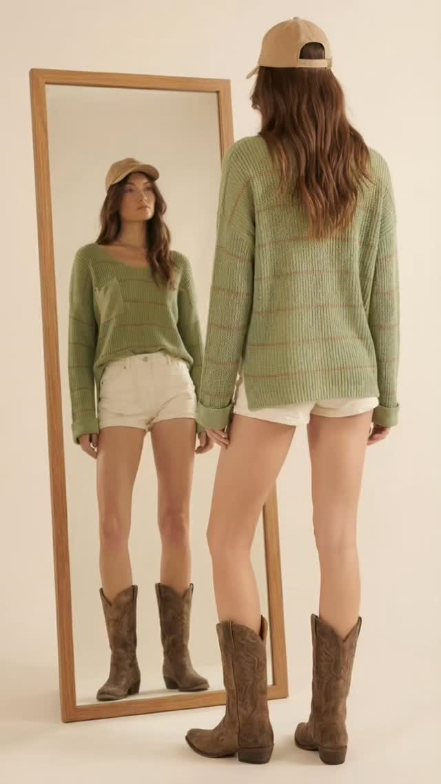 Simple.Clean.Efforless.
.
#womensfashion #fashion #ootd #plushyplushie #womensstyle
Would you rock this sweater?