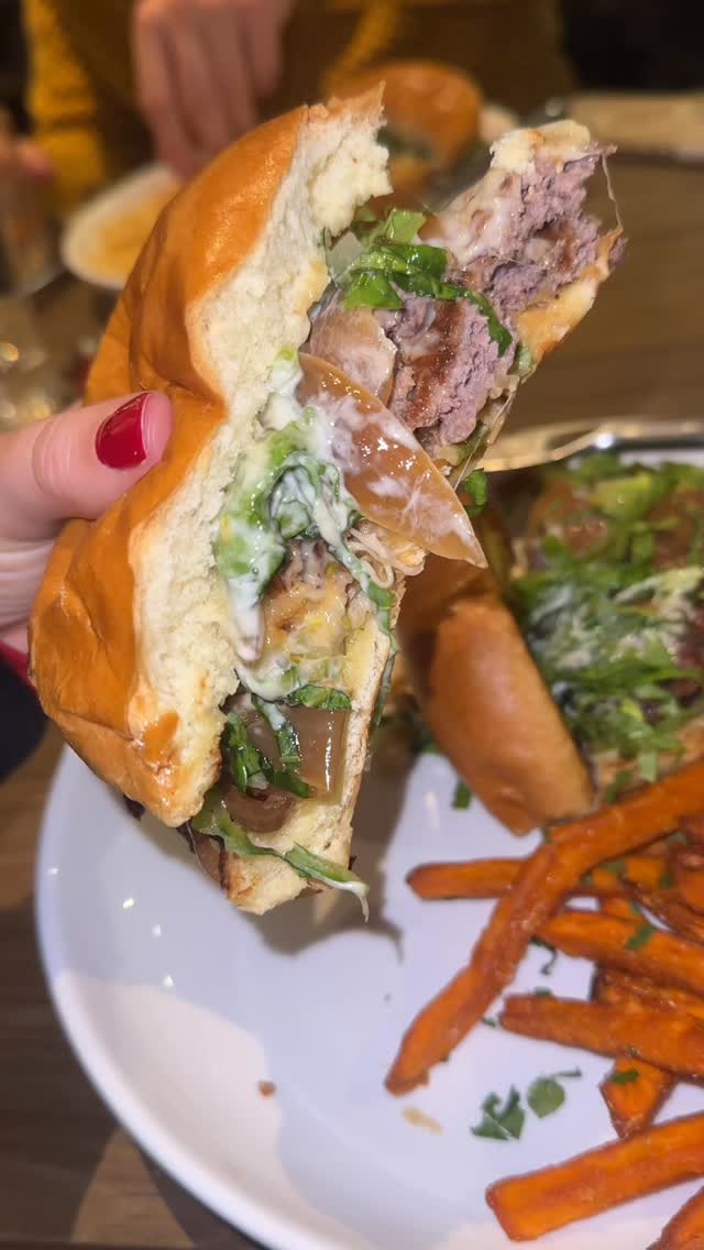 happy hour done right at @dinesolette 🍸✨ the cocktails & bites never miss.