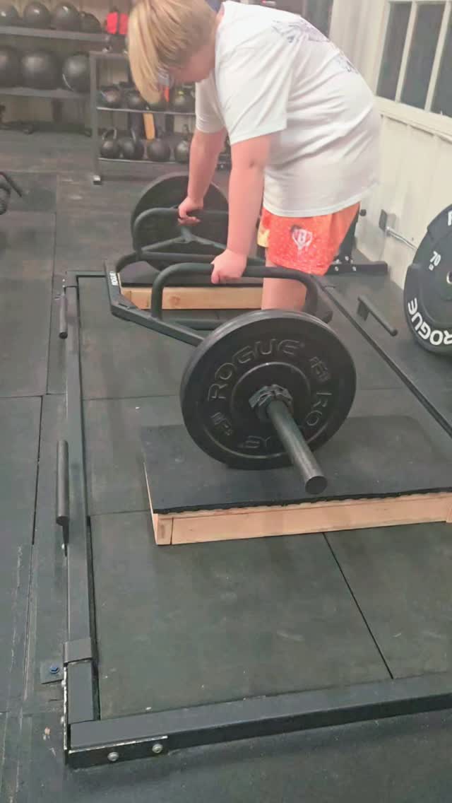 10yr old Bedrick working trap bar deads today!
Hard work pays off!
No excuses.
#gym #strongkids #kidsofinstagram #deadlift #saturdayvibes