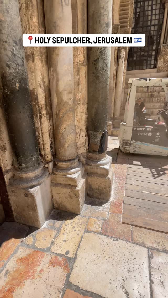 Visiting the Holy Sepulcher in Jerusalem you will notice on the facade and the ancient doors graffitis and inscriptions made by pilgrims that came here since ancient times until today. This is not vandalism it’s tradition. What do you think? Comment below! See you soon in Jerusalem on your next trip to Israel!
#israel #tourguide #visitisrael #holyland #jerusalem