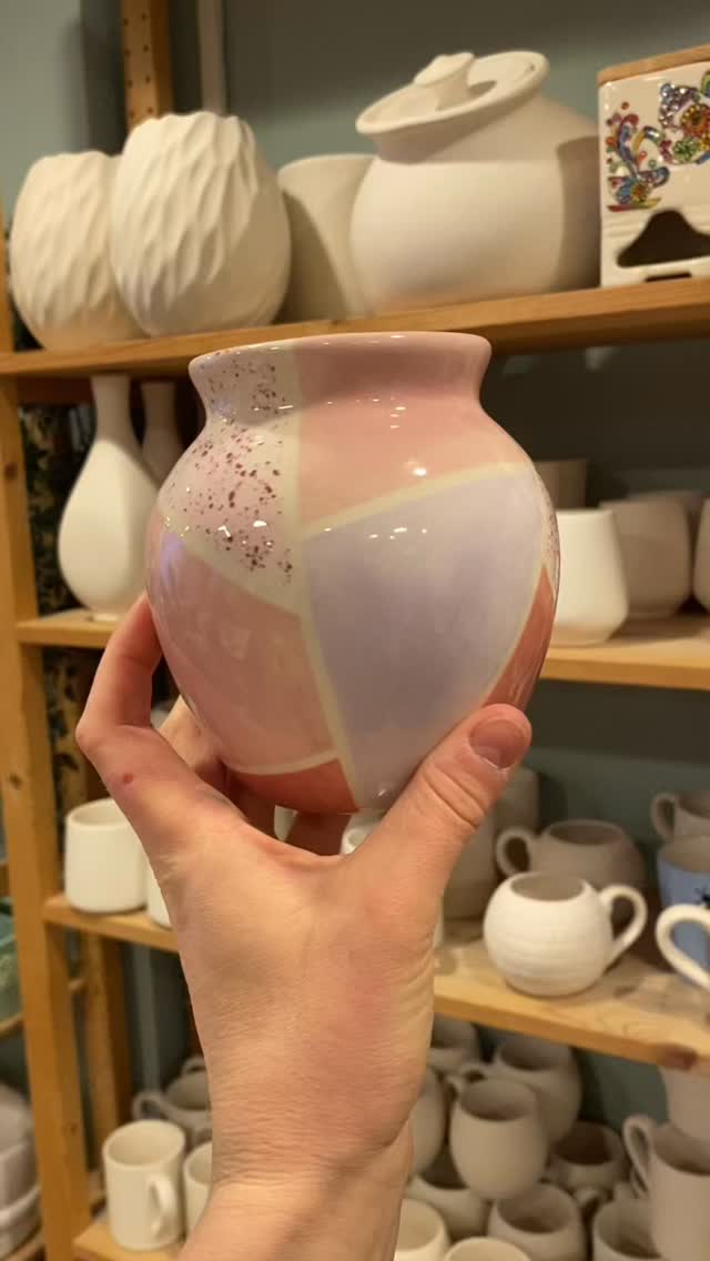 We are fully booked today and all weekend but do have To Go kits to borrow and lots of pottery to choose from if you would like to paint from home. And you can grab a take away coffee to get that caffeine fix
🦆🦆🦆