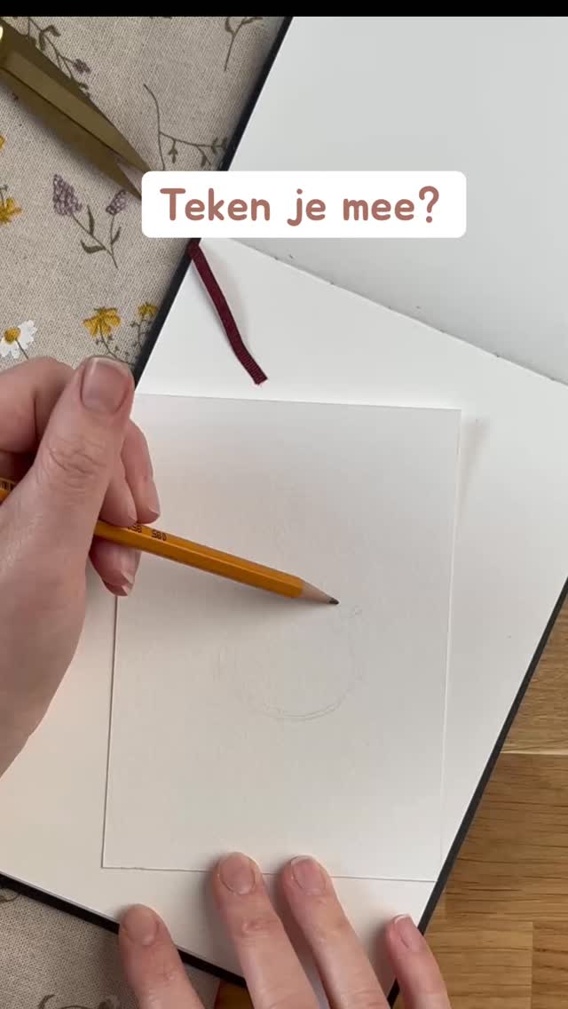 Het was deze week vakantie! Kindjes thuis en dan wordt er heel veel getekend en geschilderd, maar vooral door kinderhandjes.
Het helpt mij om kleine simpele tekeningetjes te maken, schetsjes tussendoor, geen grote pagina’s maar wel even creatief!
En ik geniet van die kinderhandjes die lekker schilderen of eindeloos stickers plakken, maar weet nog niet zo goed wat ik met die berg aan kunstwerken moet…
#tekenen #creatief #sketchbook #sketchjournaling #watercolor