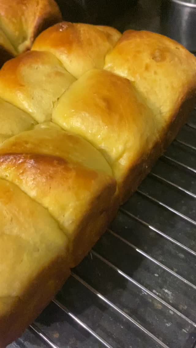 Brioche…. One of the hardest breads, I find, to make…. I first made these on a patisserie course at #southdevoncollege many, many years ago (2014) which I thoroughly enjoyed.
Living off-grid I use the lpg oven or the log burning stove so it can be a bit harder getting accurate oven temperatures …. I use a dutch oven to help distribute the heat better but as you can see it doesn’t always work… the second loaf turned out a bit well done 😁
I also forgot about my venison stew today and managed to overcook it… which has never happened before…. Not sure where my head is at today.
#brioche #briochebread #ʜᴏᴍᴇʙᴀᴋɪɴɢ #offgridlife