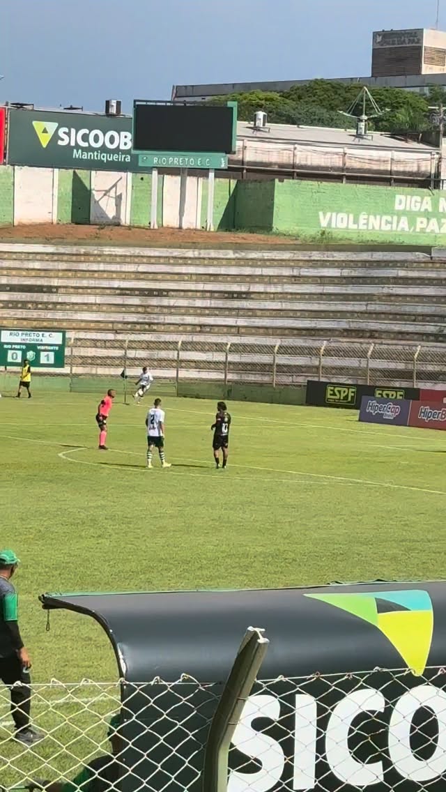 DE VIRADA, RIO PRETO VENCE
Rio Preto reagiu na Série A3 e bateu o União Suzano Atlético Clube por 2 a 1, neste sábado, no estádio Anísio Haddad, em Rio Preto.
Com gols de Felipe Codó e Vinícius, o Jacaré virou a partida após sair atrás no placar e garantiu três pontos importantes na briga pela classificação.
Vamos, Glorioso 💚
Mais informações no Portal Guilherme Baffi.