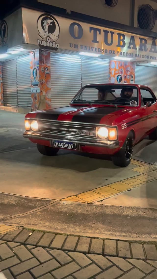 APAIXONADOS POR CARRO
A estreia do Quinta Racing mostrou a força da cultura automotiva em Rio Preto. A Praça Dom José Marcondes ficou completamente tomada por carros restaurados, projetos tunados e um público que chegou cedo para garantir espaço.
O que era para ser uma edição experimental nasceu grande. O estacionamento virou vitrine a céu aberto, reunindo famílias, colecionadores e admiradores que transformaram o Centro em ponto de encontro sobre rodas.
Maiores informações no Portal Guilherme Baffi