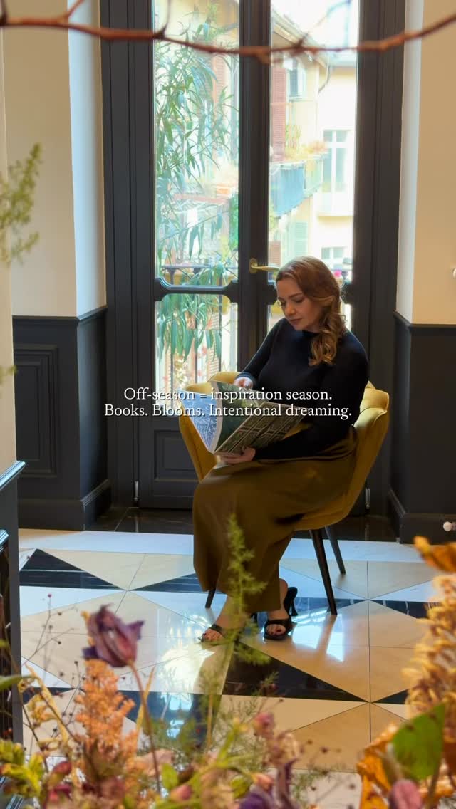 It may be off-season for weddings, but it’s inspiration season over here.
While celebrations pause, I slow down … exploring new palettes, refining techniques,
playing with texture, light, and movement.
California and Italy brides 2026/2027…
I’m already dreaming right alongside you ✨
Production @victorcreazioni_