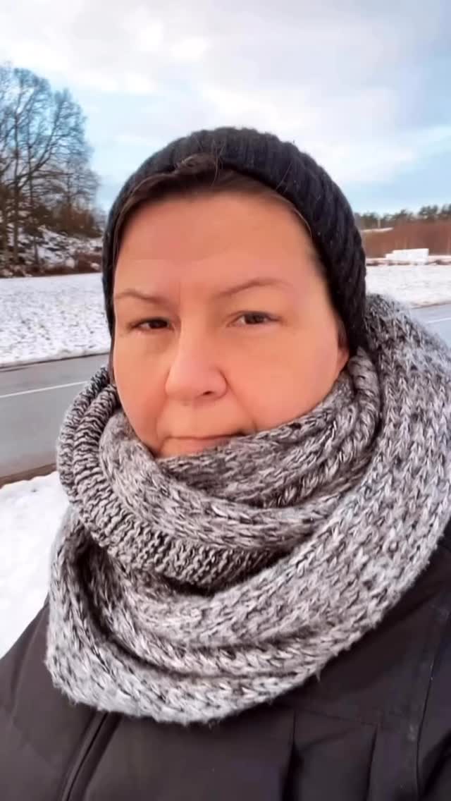 Skifta position. Istället för varför händer detta mig, fråga vad vill jag skapa här?
Istället för det här är tungt, fråga hur kan jag designa processen så den känns levande?
När du går in i skapande aktiveras nyfikenhet. Nyfikenhet lugnar nervsystemet.
Lugn öppnar kreativitet.
Hur landar det?
#hälsa#