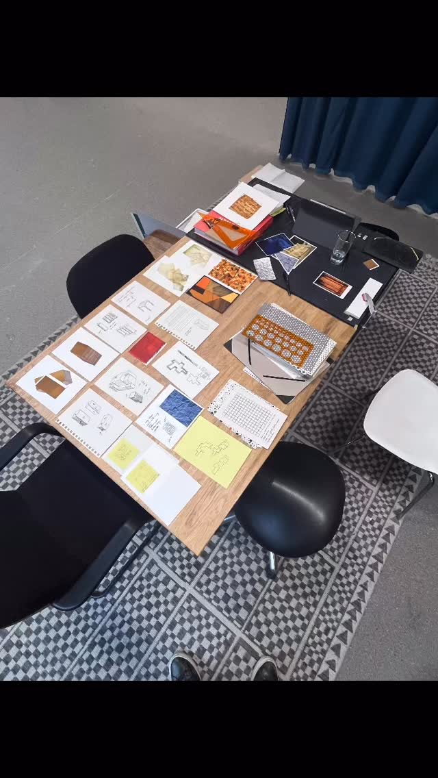 …onderzoek: de impact van onze maakbare wereld…consumptie…producten….repetitie…patronen…grenzen van de fotografie….#conceptualart #mixedmediaart #humanimpact #consumptiemaatschappij #repeat