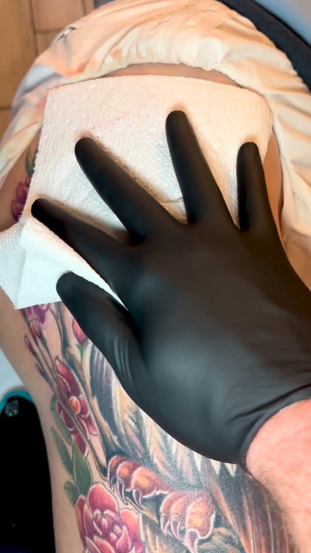 Finally finished this super fun owl and flowers leg tattoo
#owl #owltattoo #tattoo
@luckysupplyusa @eternalink @truetubes @inkmaster @afterinked @afterinkedcolombia @electricgoldonparkblvd @kingpintattoosupply