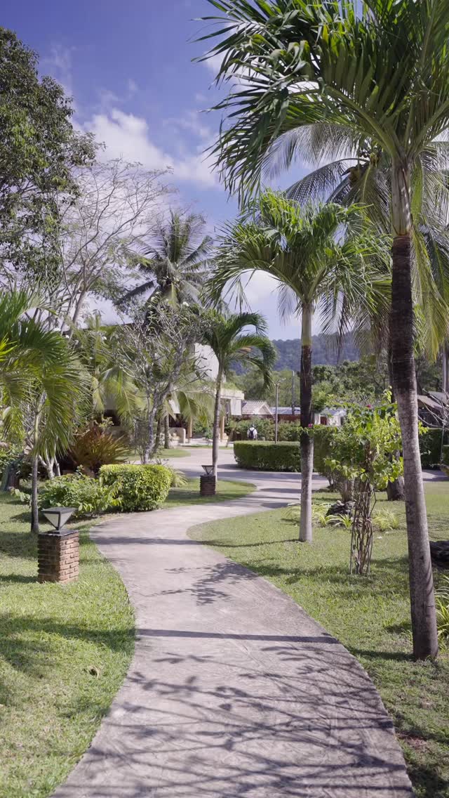 Paradise found at @longbeachchalet on the beautiful island of Koh Lanta 🌴