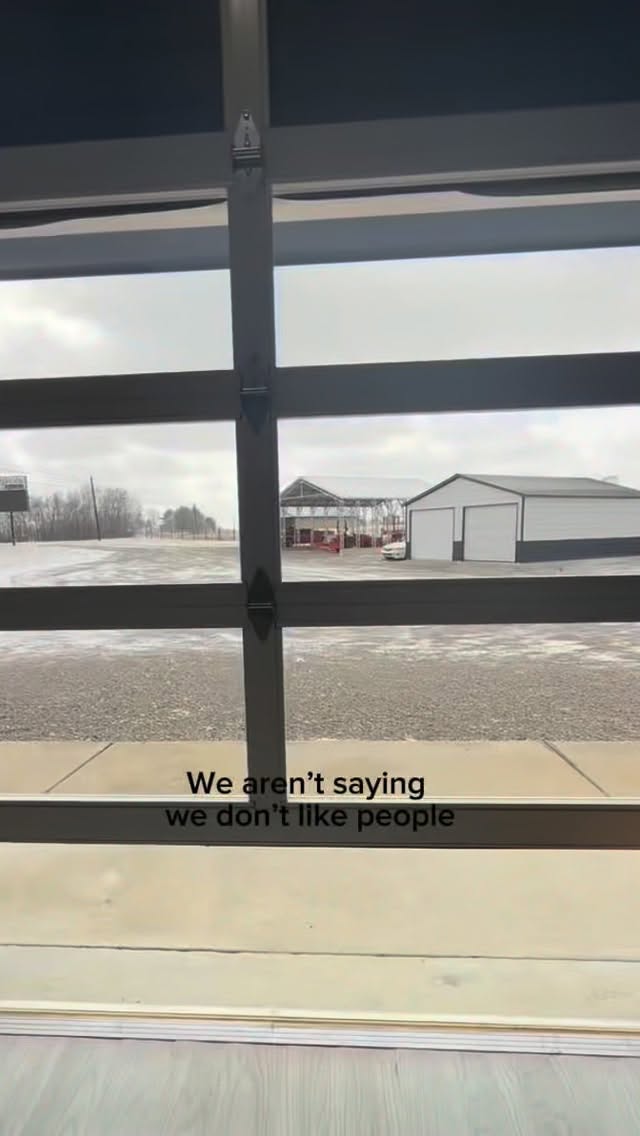 Isnt that the point? Peace, quiet , and a view. It matches perfectly with the full-view Avante doors. Multiple glass options& tints available for added privacy, in case you actually don’t like people. #estillspringstn #nashvilletn #newhome #jaspertn #fairfieldgladetn