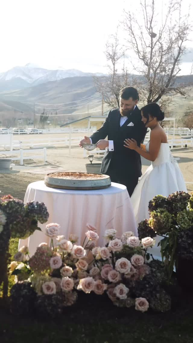 Who needs a wedding cake when you have Tiramisu 🤤
Dessert @flourfarms
Florals @jesseandcoflorals
Planner @reveriepicnics
Venue @thevenueatmeadowview
Photo @natachajolene & @nickpatton.photos
Bar @petite.street
Dj @_abeautifulsound_dj_livemusic
Live Portraits @studiowride
Custom Hats @watersandhidehatco
MUA @vanessasaldanabeauty
Hair @avamarshhair
lighting @sierralighting
Dress @swoonbridal
Suit @justintimetux
Violinist @cris.ortiz.co
Decor @celebrationseventrentals
Catering @blendcateringreno
Cigars @rollacigar
Lounge @mountainvibesrentals
Content @capturedbyellelarson
Linens @creativecoverings
Signage @_soli.decor