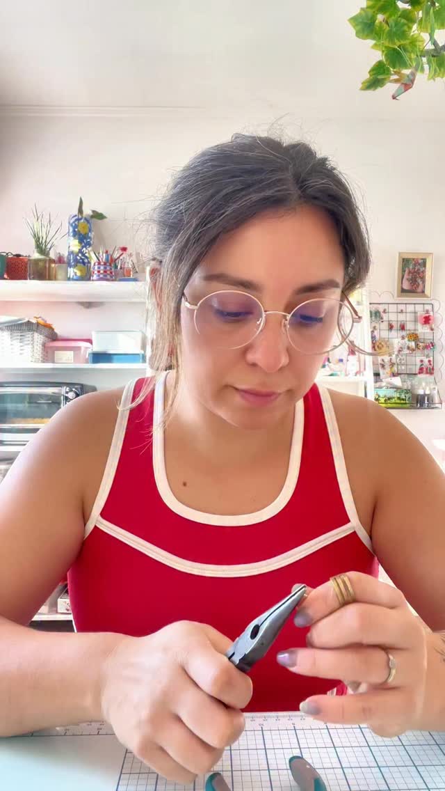 Hoy a las 00:00 viene el BLACK FRIDAY pero yo haré un BLACK WEEK para que aprovechen las ofertas y se lleven esos aritos que esperan por tiii
Todo disponible en la web www.labatitu.com
Si necesitas que el arito tenga alguna modificación de color o algo en específico argolla pin de plata o plástico etc me dices por dm después de comprar por la web o en la misma web se pone como nota 🥰💖✨ espero que alcancen sus pares favoritos que vuelaaan 🥰🥰✨🙌