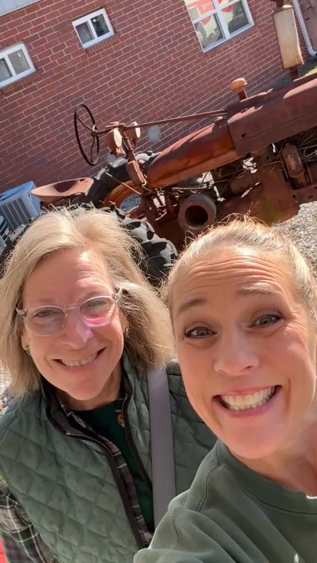 Treasure hunting with my bestie NEVER gets old!!! Check out our curated finds at City Antiques & Interior Arts in Roswell, GA. Mon.-Sat. 10am-6pm and Sun. 12-6pm #cityantiquesandinteriors