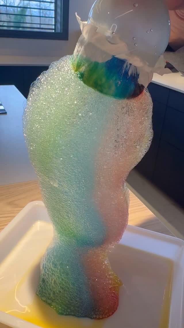 Occuper un enfant, c’est facile.
Créer un vrai moment, beaucoup moins.
Ici, je partage des idées zéro écran que je teste en tant que maman, avec du liquide vaisselle, un peu d’eau, des colorants alimentaires… et surtout la bonne méthode.
👉 Commente MOUSSE pour recevoir l’activité
👉 Abonne-toi si toi aussi tu veux moins d’écrans et plus de lien 🤍
#zeroecran #activiteenfant #activitesensorielle #diyenfant #mompreneure