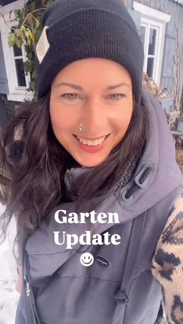 Garten Update 😅
hi ihr Lieben, heute habe ich ein kleines Garten Update für euch 😅
Meine lieben Kräuterkolleginnen rundherum posten schon das erste Grün wie junger Hirsch, Baby Bärlauch, Gänseblümchen und so weiter.
Wir sind hier auf circa 800 m und von „Grün“ ist noch nicht viel zu sehen😅 Ich hab mich jetzt aber mal auf die Suche gemacht und nehme euch gerne mit!
Wie schaut es denn bei euch zu Hause aus?
Noch tiefster Winter? Oder findet ihr schon dort oder da etwas grünes?
Ich bin gespannt auf eure Kommentare 🤍
Alles Liebe, eure Meli mint
#vibes #frühling #winter #garten #gartenliebe