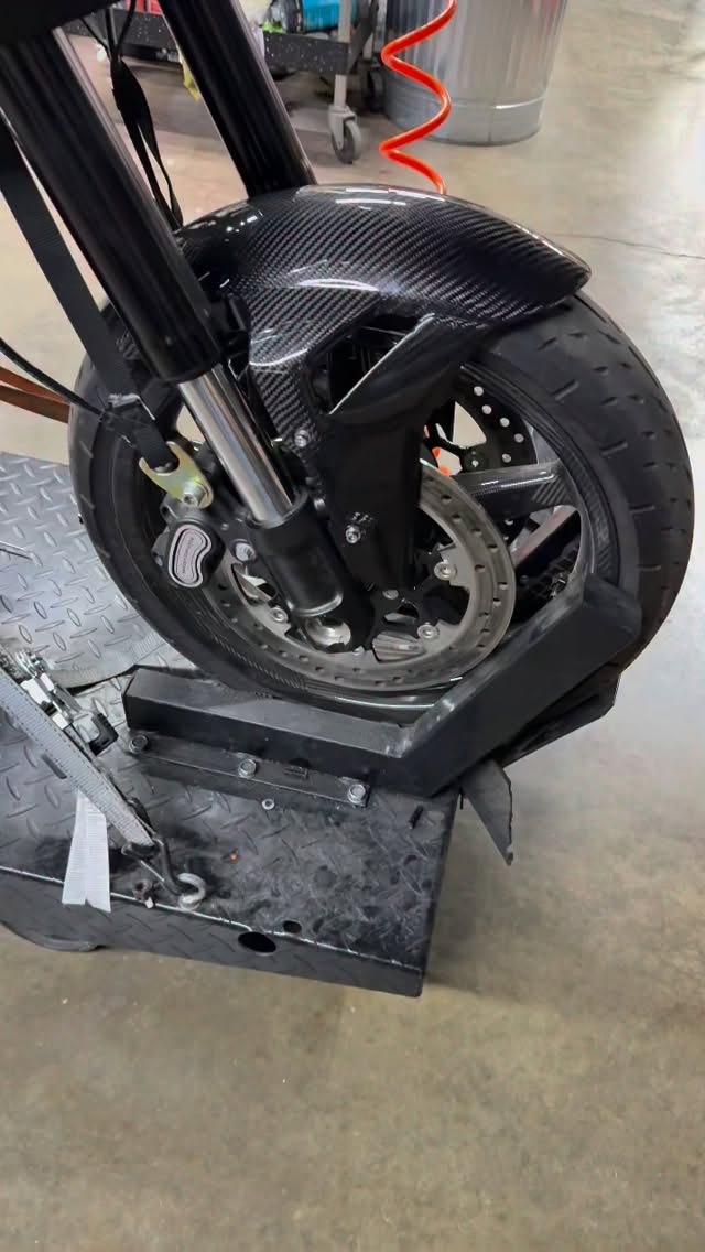 Since the Lowrider ST for Harley Davidson/Born Free is in a million pieces, it helps to have a few ST’s at the shop to use to get things done, like making mounts for this killer carbon fender mounted to the factory frontend. Fits the look of this bike perfectly! 👌
#harleydavidson
#bornfree17
#harleypartner
@traskperformance
@lyndallbrakes
@evolution_industries
@feulingparts
@ridedunlop #ridedunlop
@arlennessmotorcycles
@customcycleengineering
@whovillespeedandcustom
@codychildress
@painthuffermetalflake
@fourrivershd
@thundermaxefi
@a1mike
@mymachinist
@rrmph