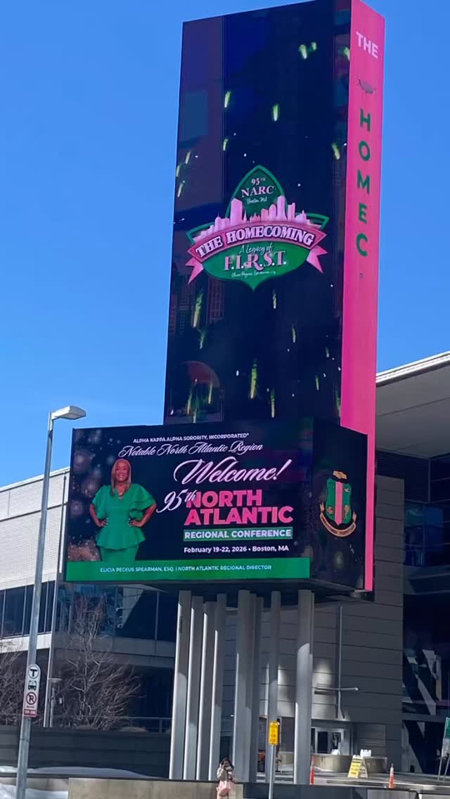 This will NEVER get old for me! My roots, my people, where I fell in love with that pink and green. Love them more than dessert! 💗💚😘 #kaptivatingKE