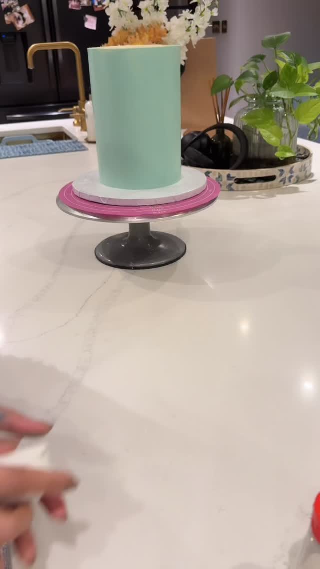 Labubu cake!! What fun this was. #twistedcakesbytia #welwyngardencity #cakedecorating #welwyngardencitymums #cakedecoratingvideos