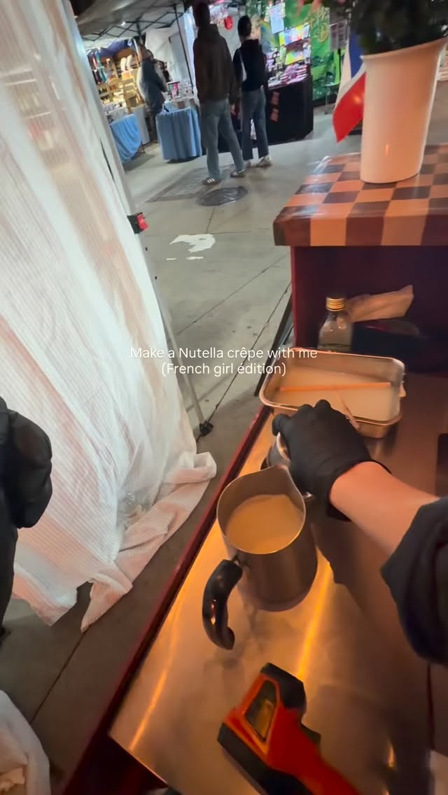 French girl rule #1: always say yes to a Nutella crêpe 🌞
This is what making a crepe at the market looks like !
#crepecart #frenchcrepes #crepe #diml