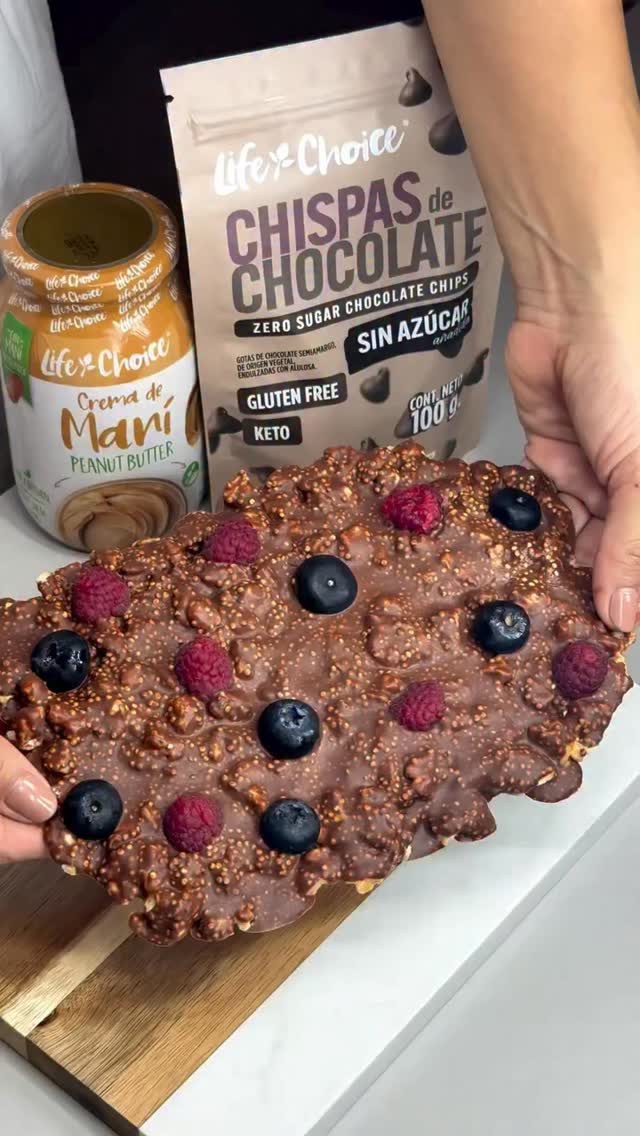 🍫✨ Snack dulce, crocante y sin culpa
Cuando el antojo aparece, no necesitas sabotear tu progreso.
Solo necesitas mejores opciones 🙌
Este snack combina textura, sabor y equilibrio en algo simple y práctico para la semana. Perfecto para media tarde o cuando quieres algo dulce sin caer en ultraprocesados.
💡 La clave no es dejar de disfrutar, es elegir con intención.
📹 Receta original de @lifechoice_
📌 Guarda este reel para prepararlo cuando te den ganas de algo dulce.
#snacksaludable #recetasfit #vidasaludable #nutricionreal