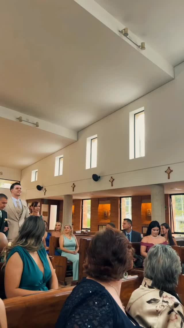 En una boda con los compas del cole 💜