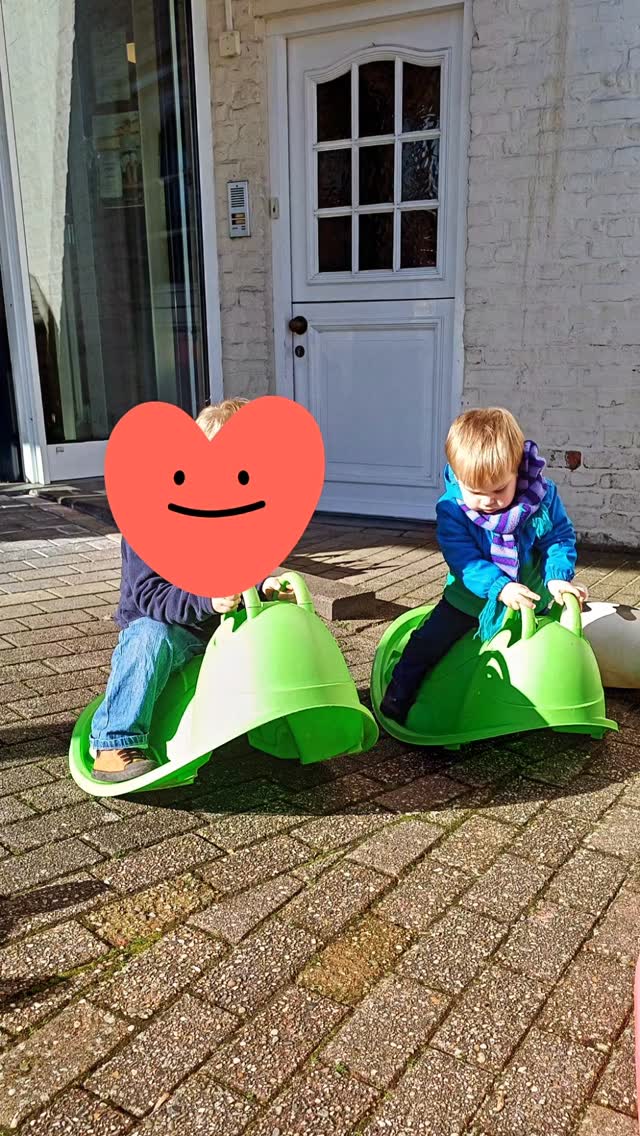Ook wij genieten vandaag van de โ๏ธ
En de 1e picknick buiten is een feit ๐คฉ๐ #zon #buiten #genieten
