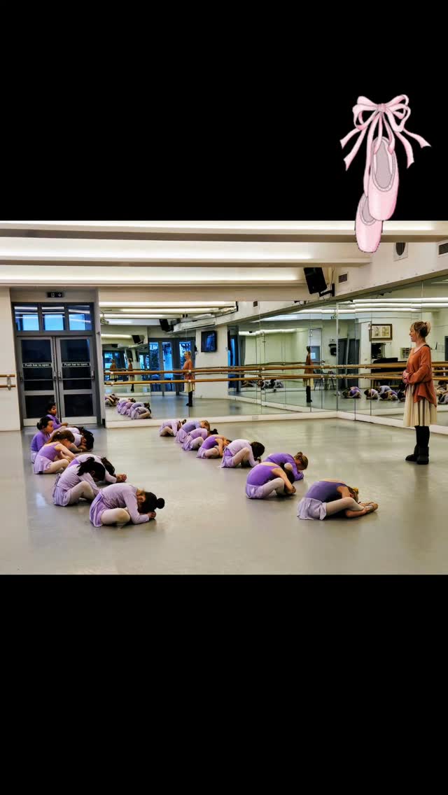 Ballet I class, working hard on their stretches after the half term break. Well done class!
Step into the spotlight and experience the joy of performing on stage. Enroll with us now and come and dance with us in our summer performances. Link in the bio
#ballet #childrenballet #performance #dance #westlondon