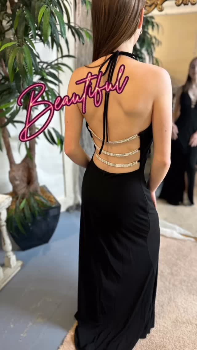 Come check out the beautiful selection of dresses at Heidi’s Dress Shop in Atchison! Thanks @rosiei295 ❤️ #heidisdressshop #dressesinatchison